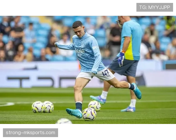 曼城边后卫盛赞Rodri：他作为球队核心的表现至关重要